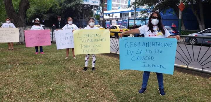 LeyCancerInfant's tweet photo. Nosotros como padres de familia con hijos con cáncer, esperamos el #reglamento de la Ley de Cáncer Infantil PERÚ para tener una #LicenciaLaboral con goce de haber y poder estar con nuestros hijo durante su tratamiento. 
@Minsa_Peru  @MEF_Peru @FSagasti @jorgeperezdr https://t.co/2ZsboagHQX