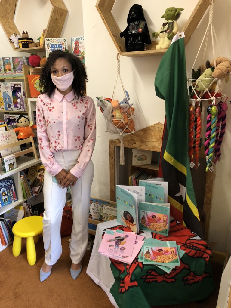 HoneycombToys's tweet photo. Big thanks to Jessica Dunrod who came down to share her amazing stories with us this morning! #yourhairisyourcrown https://t.co/zhqA7aC16y