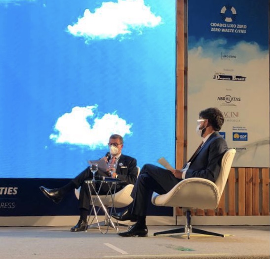 ItalyinBrazil's tweet photo. ♻️Discurso do Embaixador Francesco Azzarello no
II Congresso Internacional Cidade Lixo Zero♻️
Leia o comunicado de imprensa na íntegra ➡https://t.co/eHbPdt7jFo
#LixoZero #sustentabilidade #EmbaixadaVerde #italianobrasil https://t.co/tgJgjhOWIs