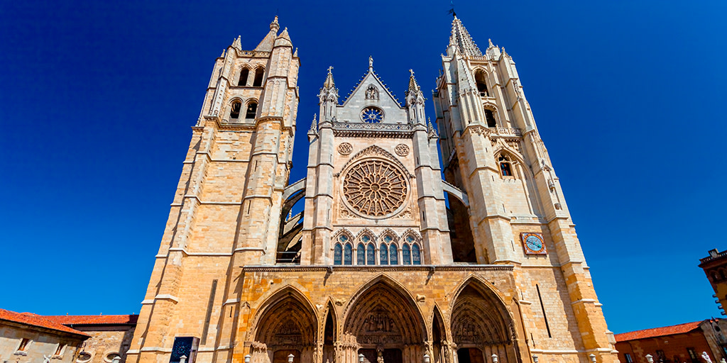 spain's tweet photo. Welcome to our #SpainWays Twitter Chat! 🇪🇸 We will be posting the first question in 5 minutes time.

Who's here with us? We've collected some lovely pics of #Spain to get you ready... ☺️ https://t.co/cBc6m6y861