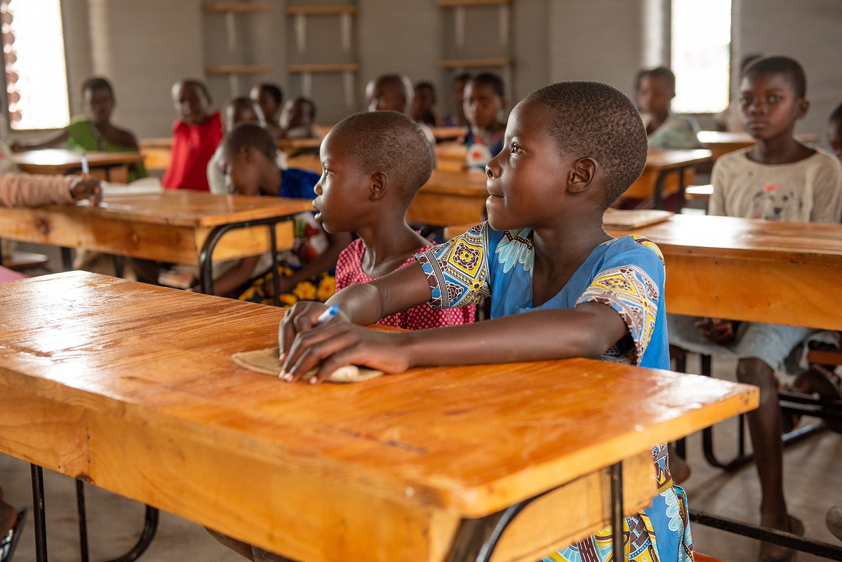 BritishIntInv's tweet photo. Brilliant to see the world's first 3D-printed school opening in Malawi. The school was built by 14Trees, a joint venture between @LafargeHolcim and us. @UNICEF estimates there's a shortage of 36,000 classrooms in Malawi alone. 

Read more here ➡️ https://t.co/6Jrn0RiyLK https://t.co/jsyRRxLP73