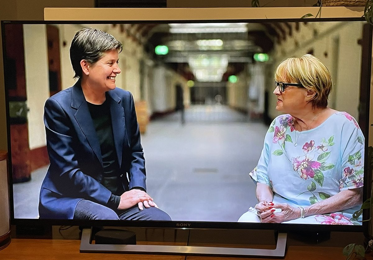 University staff contribute in so many ways - nice to see NTEU members including historian & @NTEUVictoria @Swinburne branch president @julie_kimber with @RealDeniseD on @SBS’s Who Do You Think You Are tonight 🙂