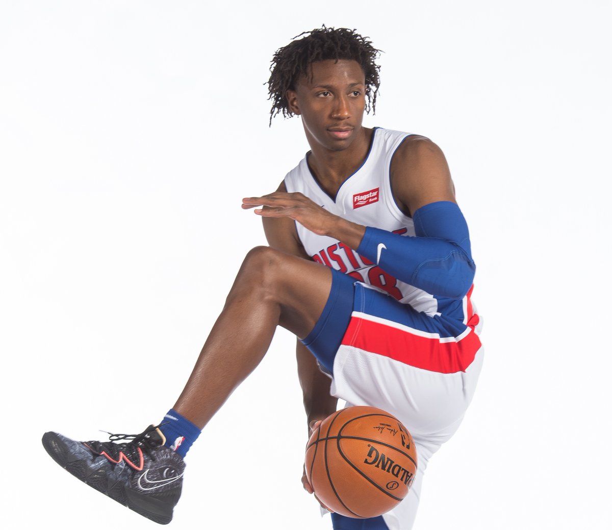Join us in wishing <a href="/SabenLee/">tdbiy_zero</a> of the <a href="/DetroitPistons/">Detroit Pistons</a> a HAPPY 22nd BIRTHDAY! #NBABDAY