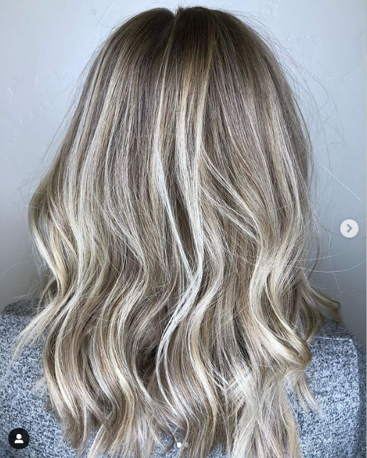 reeciamaxwell's tweet photo. Ashy balayage and curled by Nikki Bascom✨🙌🏽
#aveda @aveda #avedaartist #avedacolor #avedastylist #whitefishmontana https://t.co/iwlwV43LMk
