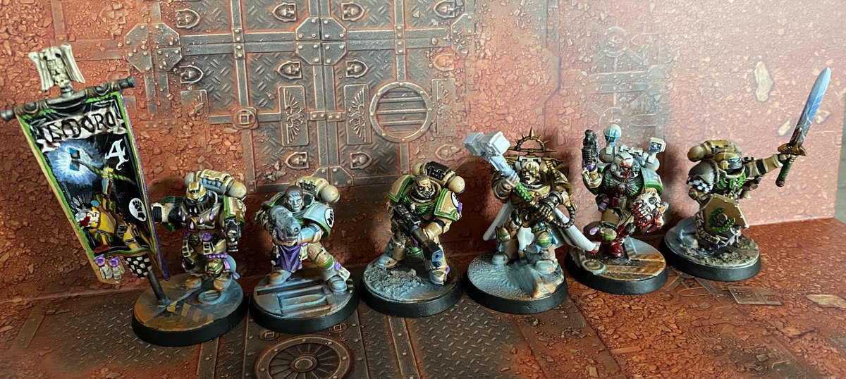 LeonDeclis's tweet photo. #ImperialFists #4thCompany #CommandSquad #TacticalSquad #AssaultSquad (and a #Mechanicus Water Tower #terrain) under #SpaceMarineCaptain Lydoro. #PaintingWarhammer #PaintingWarhammer40k #40K https://t.co/JAxvE251P0