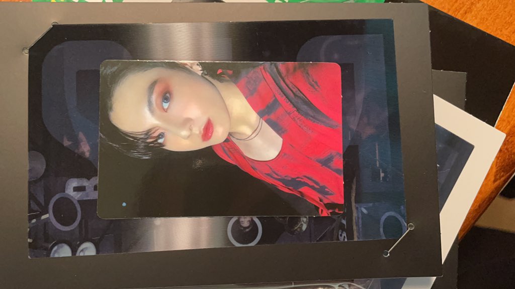 kimhan_11's tweet photo. @jkgukurii こんばんは！検索から失礼します。
こちらのジョングクとテヒョンとの交換は可能でしょうか。 https://t.co/poqjIqs6eM