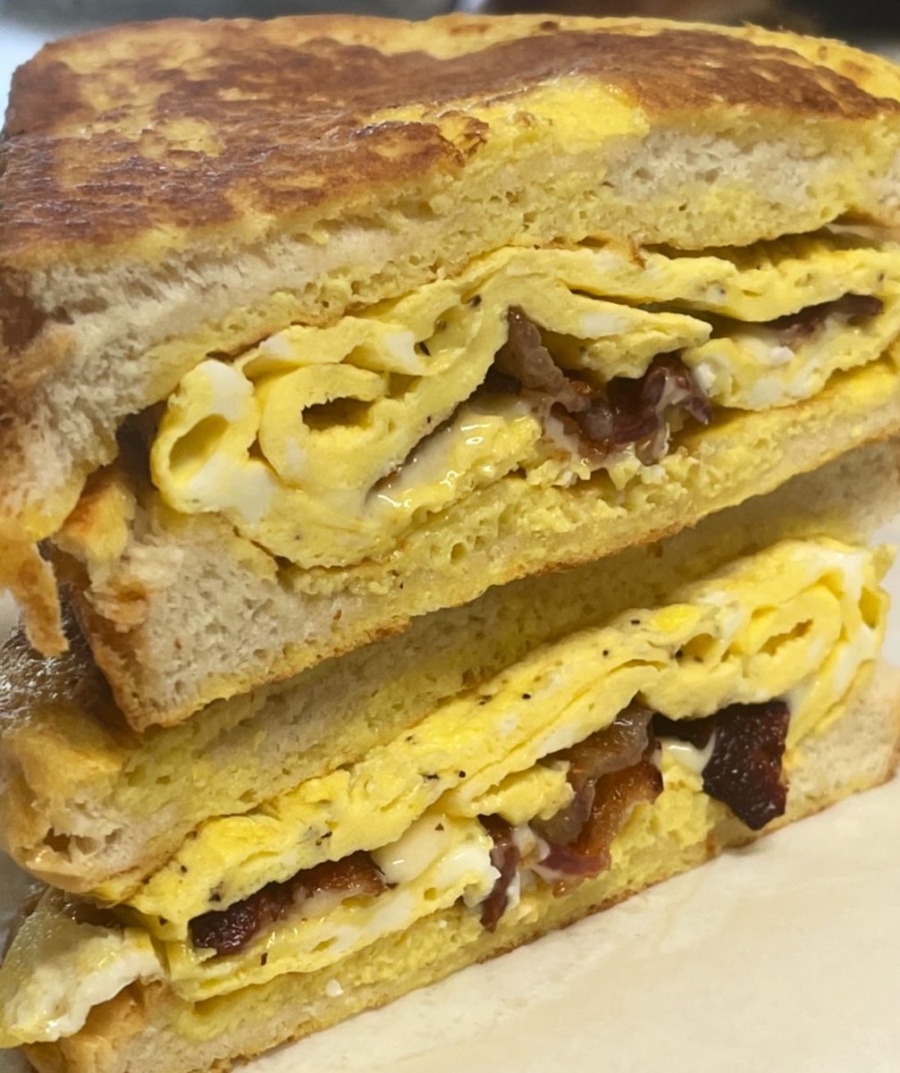 iloverichies's tweet photo. TODAYS SPECIAL !!
FRENCH TOAST BACON EGGS AND CHEESE SANDWICH
#WhileTheyLast
#TodayOnly
#DontForgetTheSyrup https://t.co/kvAEIPkWZg