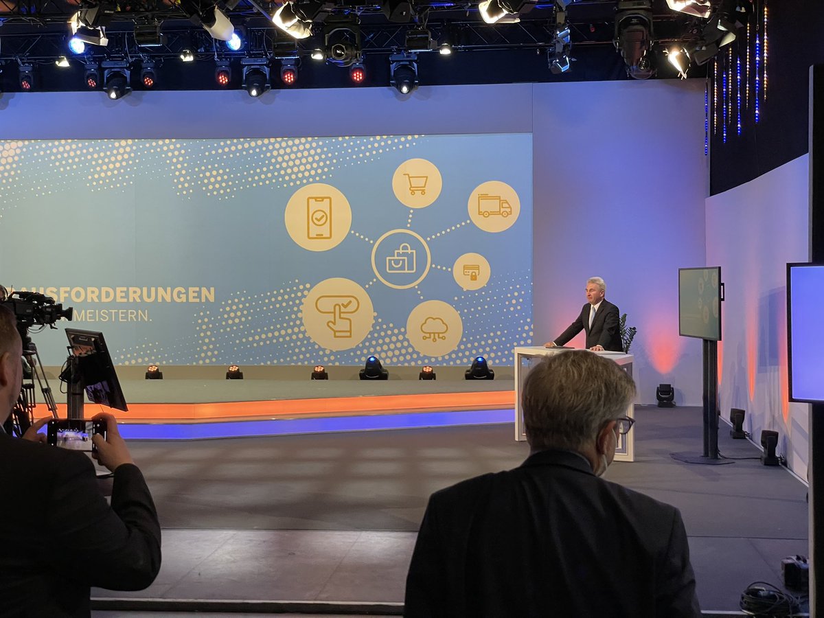 Der E-Commerce-Tag NRW 2021 hat begonnen! #eComNRW. Alle Speaker sind vor Ort, Zuschauer und weitere Teilnehmer dann spätestens wieder in 2022!