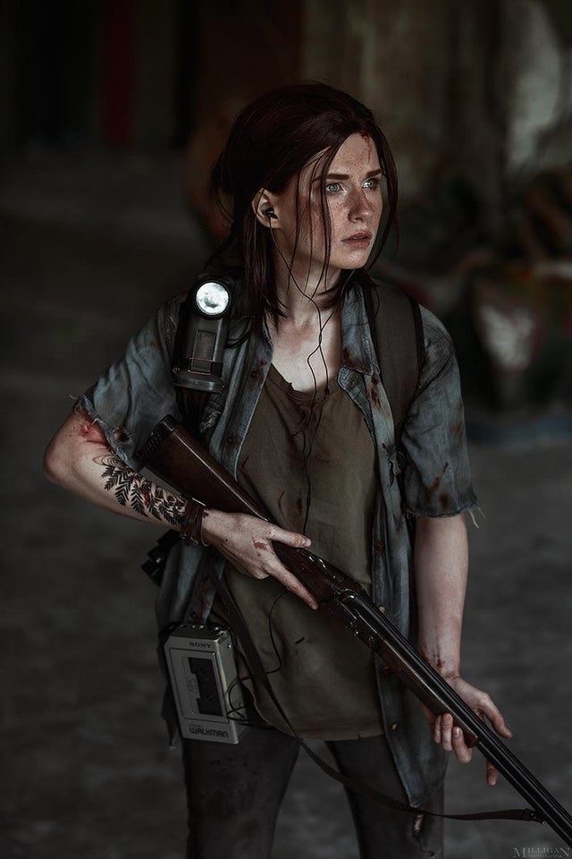 The Last of Us 2 Ellie Cosplay Gets Confused as a Screenshot from the Game