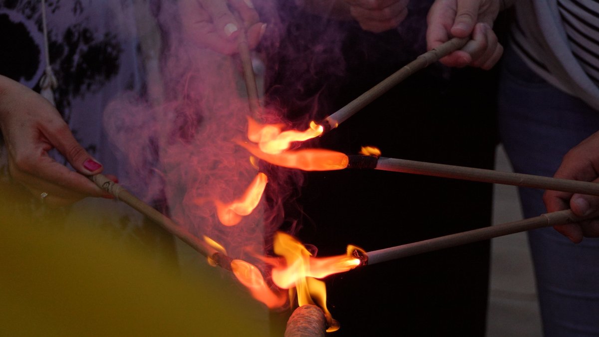 Bona revetlla #lesFranqueses! Recordeu que a les 19 h arriba la Flama del Canigó a la pl. de l'Ajuntament. A les 0 h, encesa de la foguera i a les 0.30 h, castell de focs amb els <a href="/encendraires/">Encendraires LFV</a> . A Bellavista també trobareu activitats de 18 a 21 h amb pallassos, màgia i música.