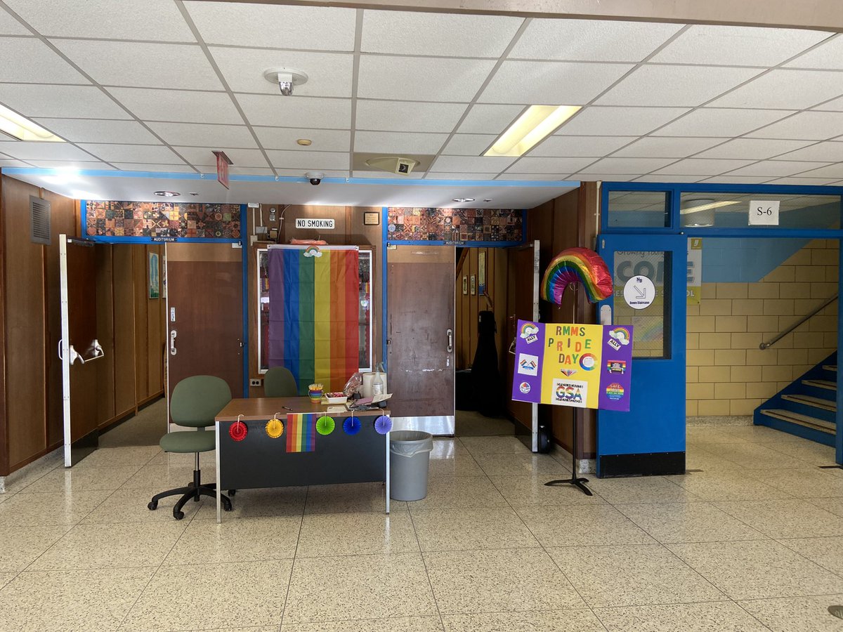 KateFinnick's tweet photo. RMMS celebrates Pride Day sponsored by the GSA!!!!  Be proud- be kind - be YOU!!!!  #rmms #pride. https://t.co/uyIn2Ipjs9