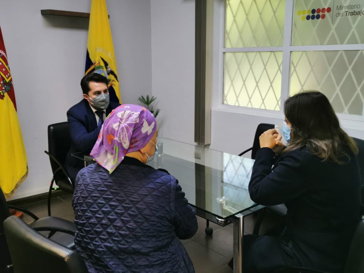 FICOVAZQUEZ's tweet photo. #MDTCuenca | Recibí la grata visita de directivos de la @capia_azuay con quienes realizaremos acciones conjuntas para la generación de empleo a través de las políticas públicas que garanticen los derechos laborales de trabajadores y empleadores. #GestiónMDT https://t.co/bNgczMBUtN