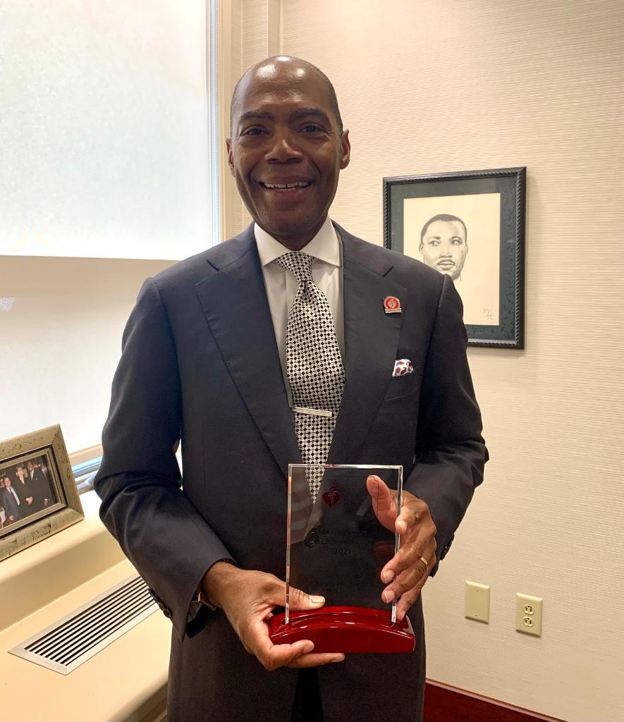 Congratulations to <a href="/KChurchwellMD/">Keith Churchwell, MD</a>, <a href="/YNHH/">Yale New Haven Hosp</a> president, who received the Award of Meritorious Achievement yesterday from <a href="/American_Heart/">American Heart Association</a> during its National Volunteer Awards Virtual Experience event. #AwardswithHeart <a href="/HeartCONN/">American Heart CT</a>