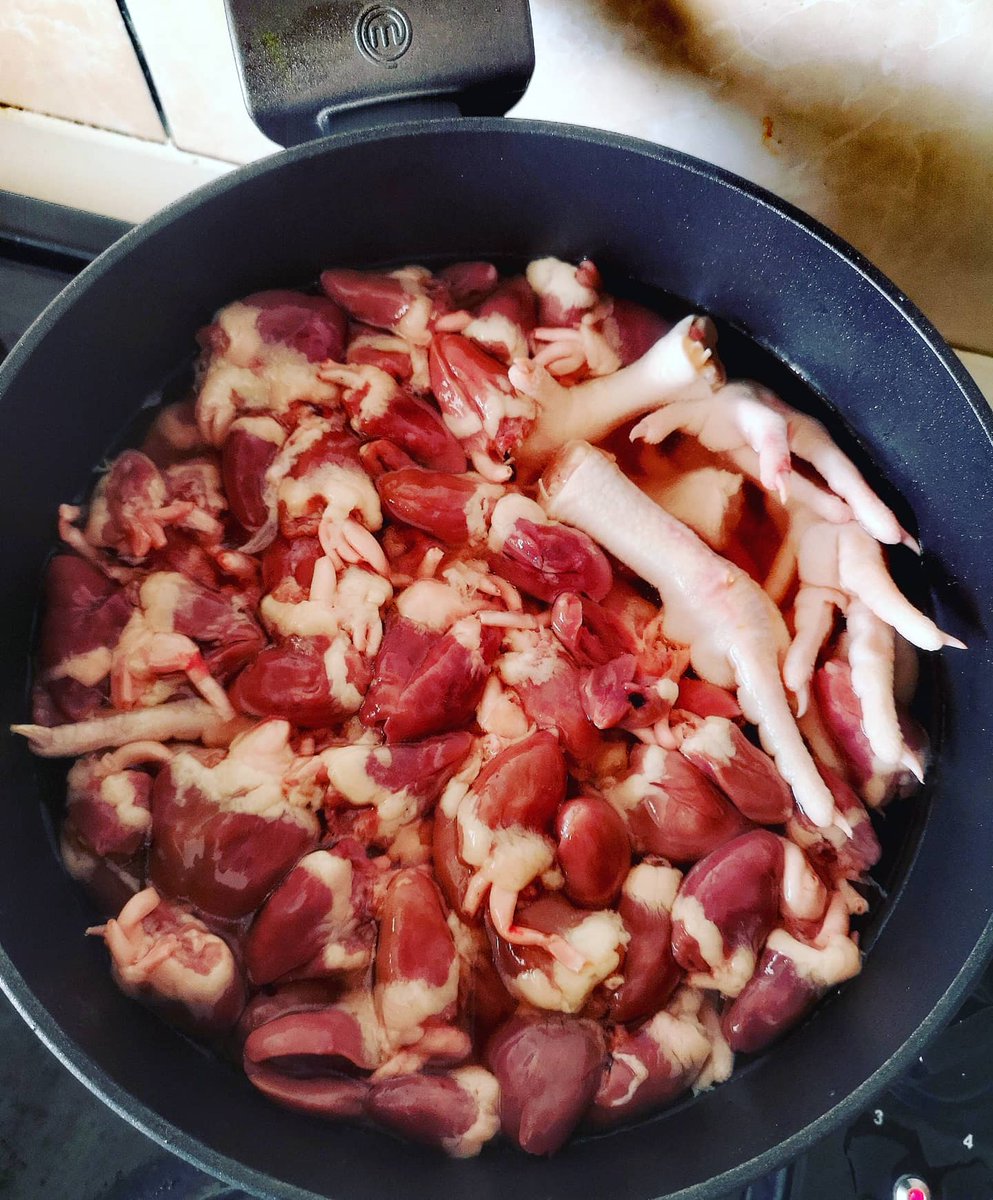 NevariMpho's tweet image. Lunch served 😋🍑
Nothing hectic
Chicken feets and hearts
@Fikz_the_Cook
#Magickitchen
#BLUZA_za
#ITISNOWORNEVER
#WORKINPROGRESS
#CONSISTENCY
#DEDICATION
#DETERMINATION
#BEKINDTOYOURSELF
#KEEPTHEFAITH
#ITISWELLWITHMYSOUL