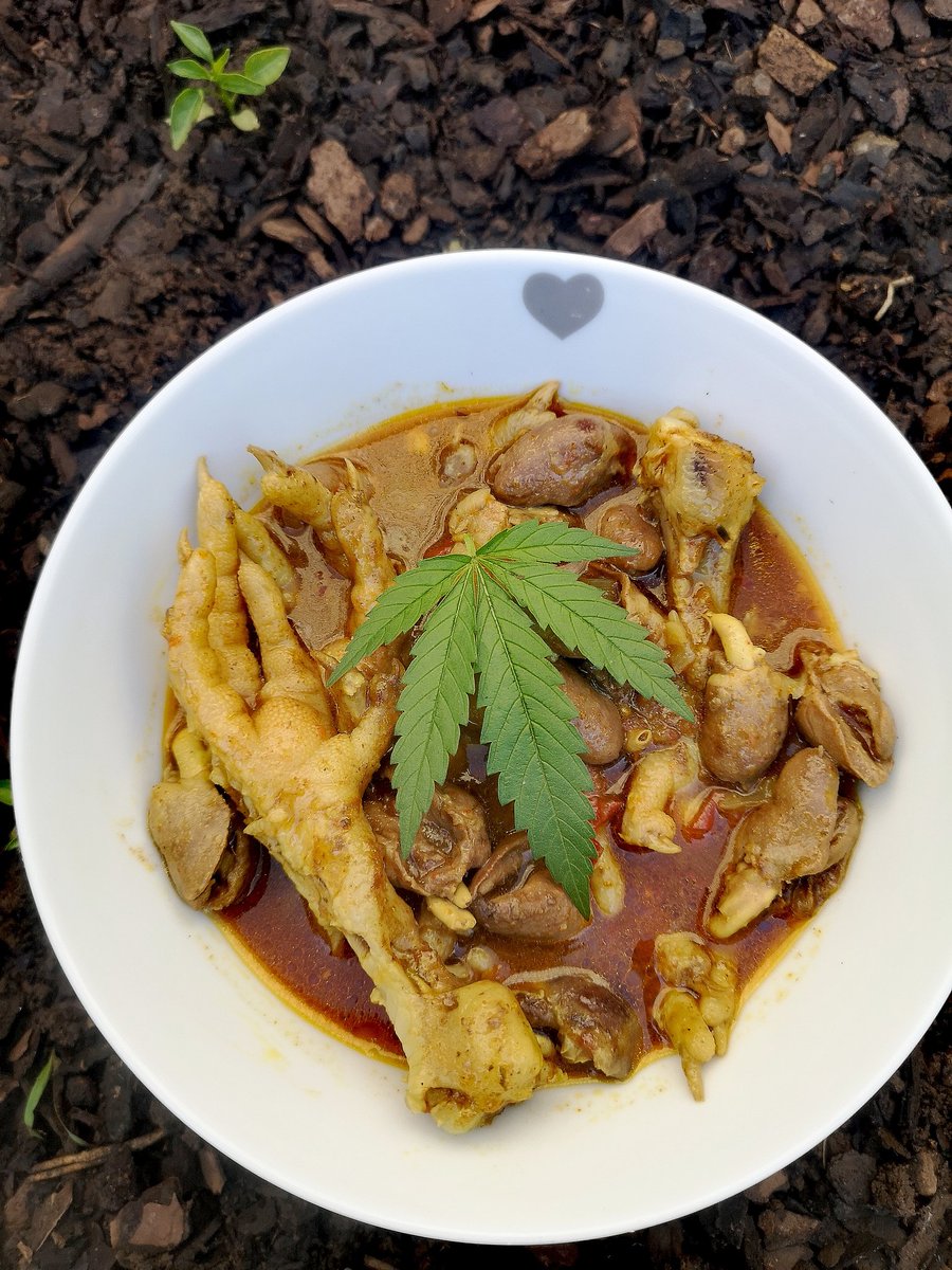 NevariMpho's tweet image. Lunch served 😋🍑
Nothing hectic
Chicken feets and hearts
@Fikz_the_Cook
#Magickitchen
#BLUZA_za
#ITISNOWORNEVER
#WORKINPROGRESS
#CONSISTENCY
#DEDICATION
#DETERMINATION
#BEKINDTOYOURSELF
#KEEPTHEFAITH
#ITISWELLWITHMYSOUL