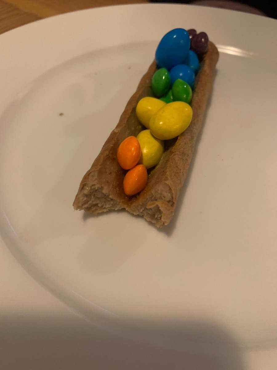 TharusThijs's tweet photo. Liefde overwint alles. Als de Allianz Arena niet in een regenboog kleurt, dan doet mijn frikandel dat wel!!!

#hungarylgbt #FuckUEFA #GERHUN #OneLove #tasteTheRainbow https://t.co/sk2Kl4Wu3G