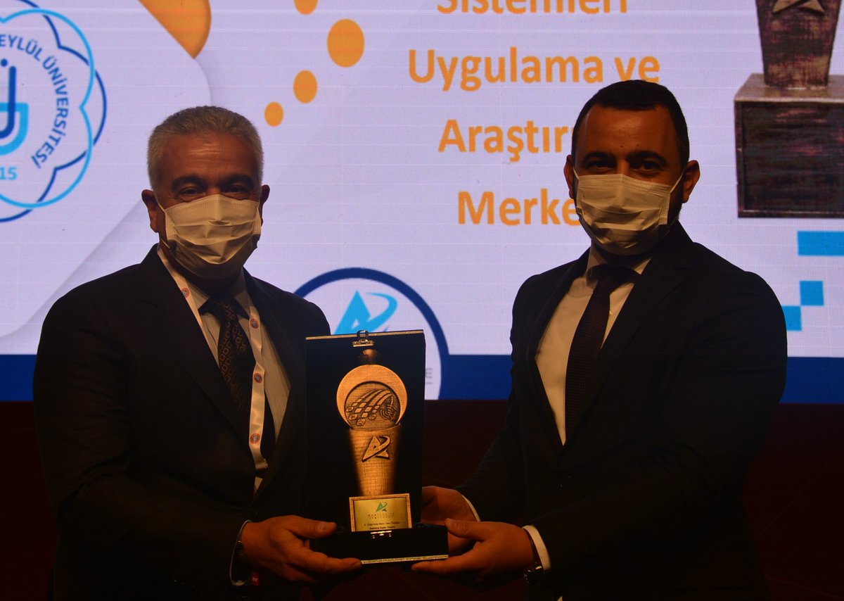 17-18 Haziran 2021 tarihlerinde düzenlenen @ICSG_2021 Kongre ve Fuarı’nda, "4. Ulaşımda Aklın Yolu Ödülleri" sahiplerini buldu. AUS alanında yaptıkları projeler ile Sektöre Katkı ödüllerini kazanan <a href="/bandirmauni/">Bandırma Onyedi Eylül Üniversitesi</a>, <a href="/fordotosan/">Ford Otosan</a>  ve @KodecoTR  tekrar tebrik ederiz.