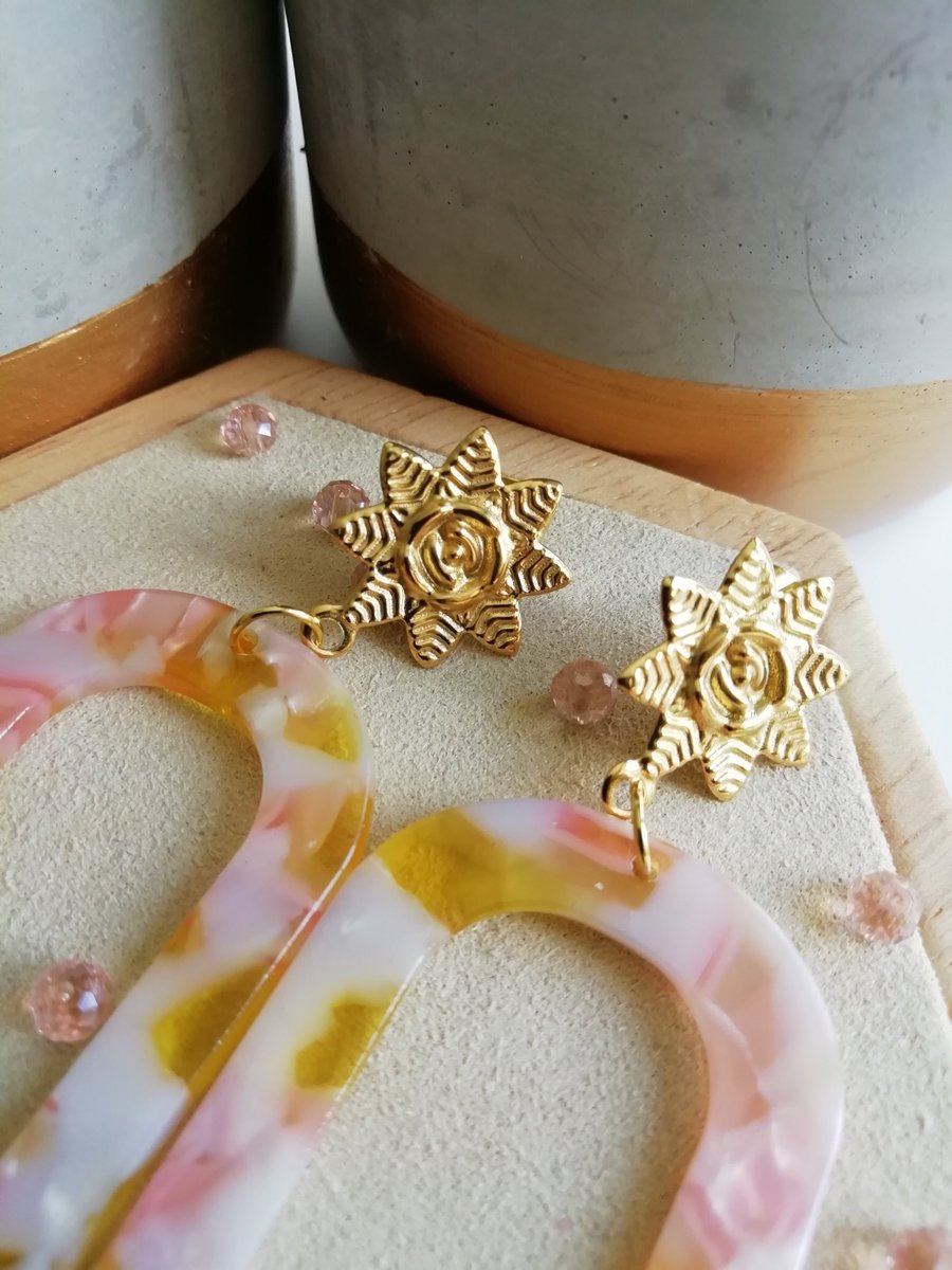 BeYouGems's tweet photo. Quote SKU: GE-55. Resin earrings. Gold, pink, white and yellow. £14.95 incs. P+P. #earrings #handmade #jewellery #womaninbiz #gifts #giftideas #smallbusiness https://t.co/nCtPKDCZpj
