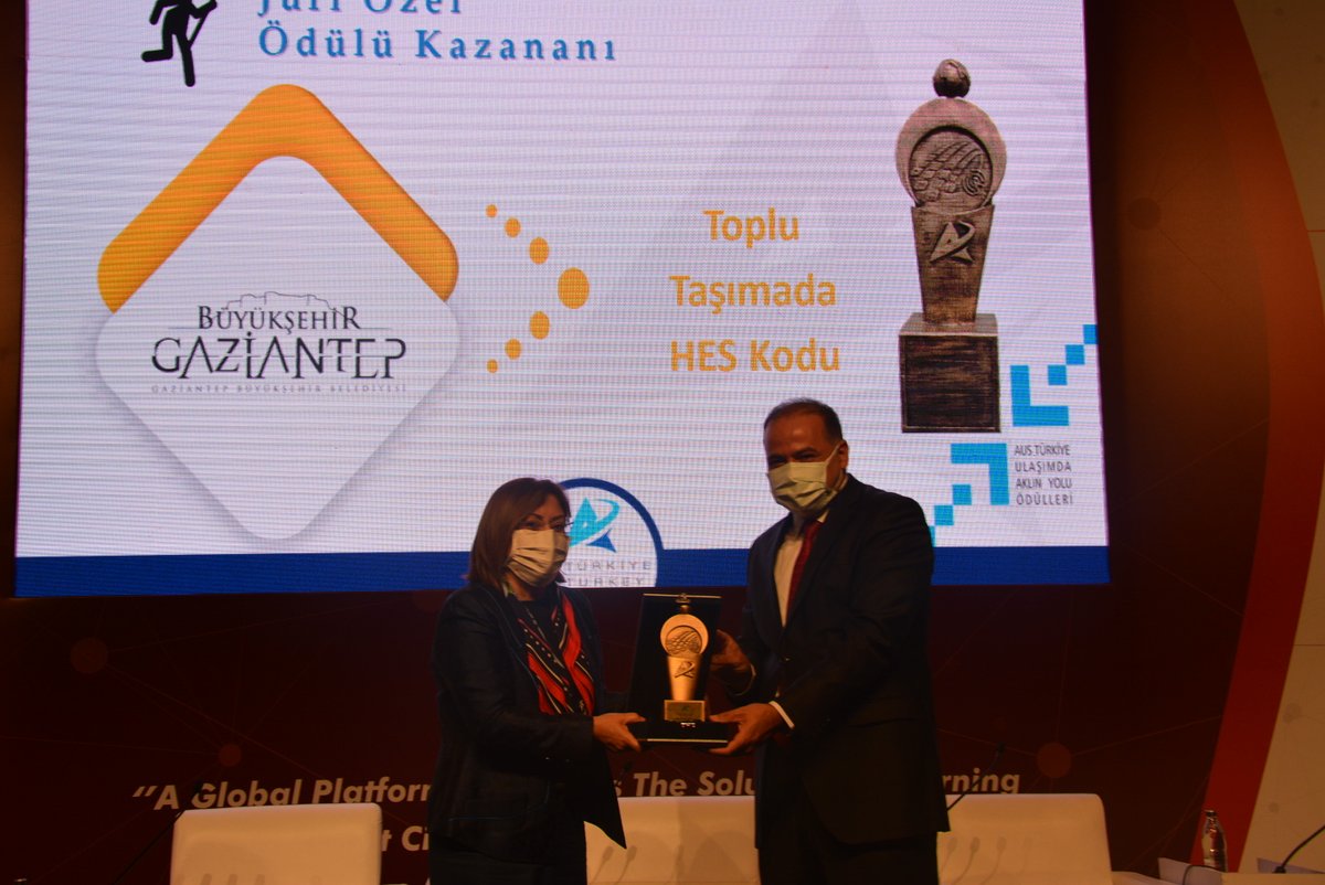 17-18 Haziran 2021 tarihlerinde düzenlenen @ICSG_2021 Kongre ve Fuarı’nda, "4. Ulaşımda Aklın Yolu Ödülleri" sahiplerini buldu. AUS alanında yaptıkları projeler ile Jüri Özel ödüllerini kazanan <a href="/sanliurfabld/">Şanlıurfa Büyükşehir 🇹🇷</a> ve <a href="/GaziantepBeld/">Gaziantep Büyükşehir</a> Büyükşehir Belediyeleri’ni tekrar tebrik ederiz.