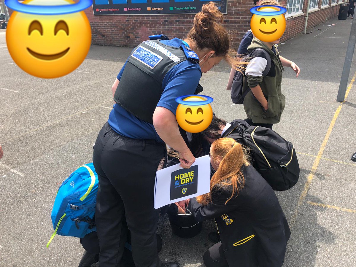 StourportCops's tweet photo. Stourport SNT attended @StourportHigh past 2 days with @SARAWyreF talking to all students about Cold Water Shock Syndrome. The Ice Bucket challenge is a great indicator of how Cold Water Shock affects the body when swimming in open water.
#GetWaterWise 
#DrowningPreventionWeek https://t.co/yfL3qUxqwK