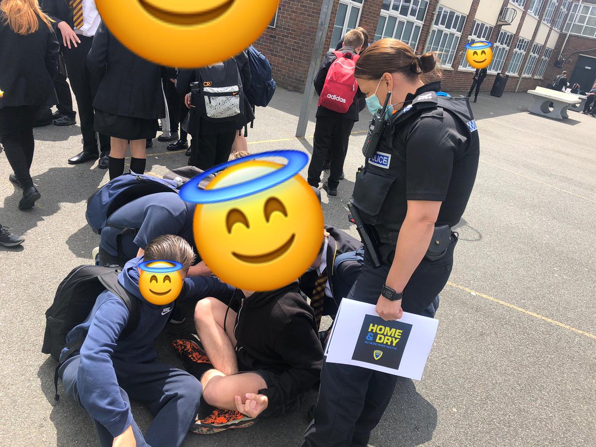 StourportCops's tweet photo. Stourport SNT attended @StourportHigh past 2 days with @SARAWyreF talking to all students about Cold Water Shock Syndrome. The Ice Bucket challenge is a great indicator of how Cold Water Shock affects the body when swimming in open water.
#GetWaterWise 
#DrowningPreventionWeek https://t.co/yfL3qUxqwK