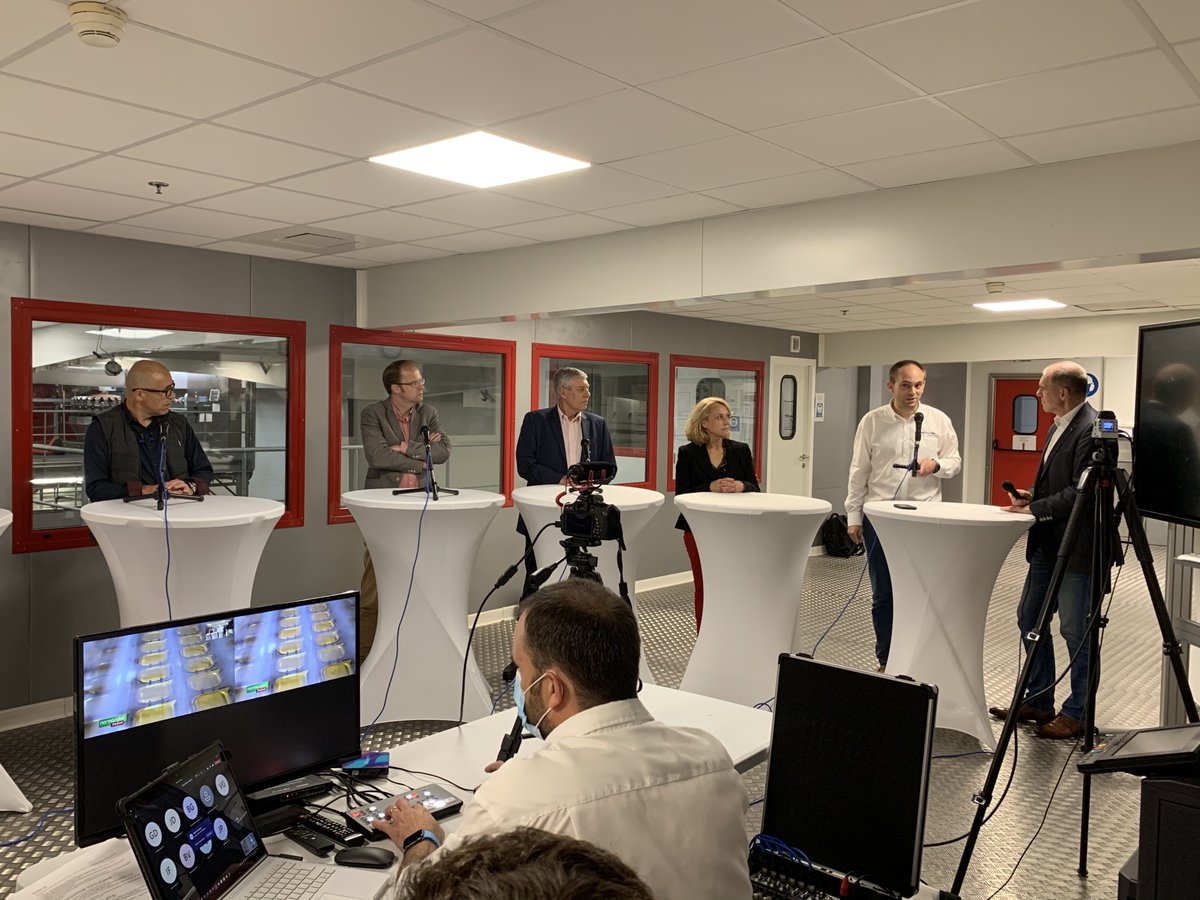 NormandiseP's tweet photo. En direct de nos locaux : Un Webcafé « spécial Normandie » !  🔬🏭
Entre terre et mer, le bocage et des entreprises performantes ! 
@industrie_futur
#madeinfrance #petfood #welovedogs ##welovecats #welovebocage #virenormandie
#industriedufutur #industries #innovations #webcafe https://t.co/KrmTgKe1cx