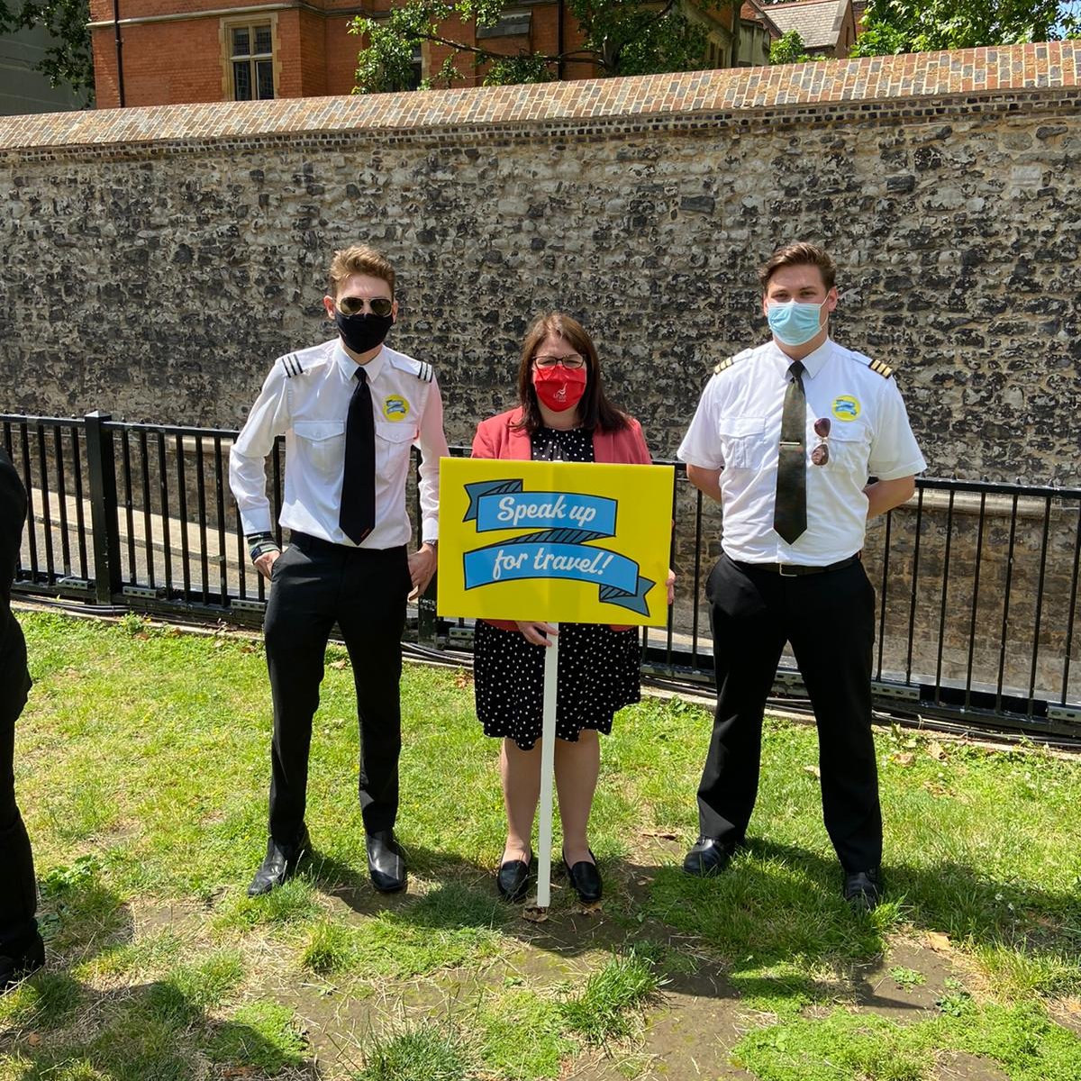 rach_hopkins's tweet photo. Pleased to join the #TravelDayOfAction with easyJet workers outside Parliament.

Aviation is critical to our economy, &amp; the Govt must go further to protect jobs &amp; stimulate aviation's green transition.

Labour will keep calling for urgent action to protect the industry's future. https://t.co/GCpUV2HHui