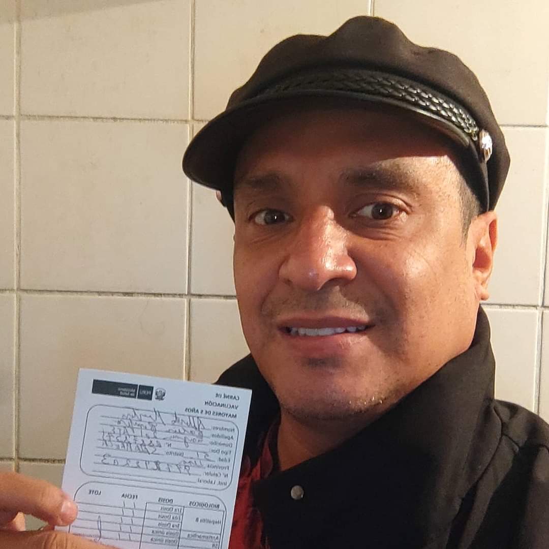 TitoCaceresC's tweet photo. #MuchasGracias #Minsa #HospitalSantaRosa #PersonalMedico #PrimeraDosis #VacunaPFizer Fui considerado Paciente #AltoRiesgo #51Años Agradezco a #Dios #MisAngeles Soy muy afortunado, sigo Luchando por los muchos que faltan ser vacunados.#PongoElHombro.
#DiosEsBueno #fuckcovid19 https://t.co/5dOBAg7cme
