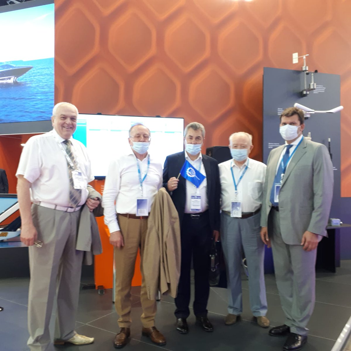 Тульское региональное отделение Союза машиностроителей России организовало поездку делегации АО «КБП», в составе АО «НПО «Высокоточные комплексы» для участия в работе X Международного военно-морского салона «МВМС-2021».
#СоюзМаш #СоюзМашТула