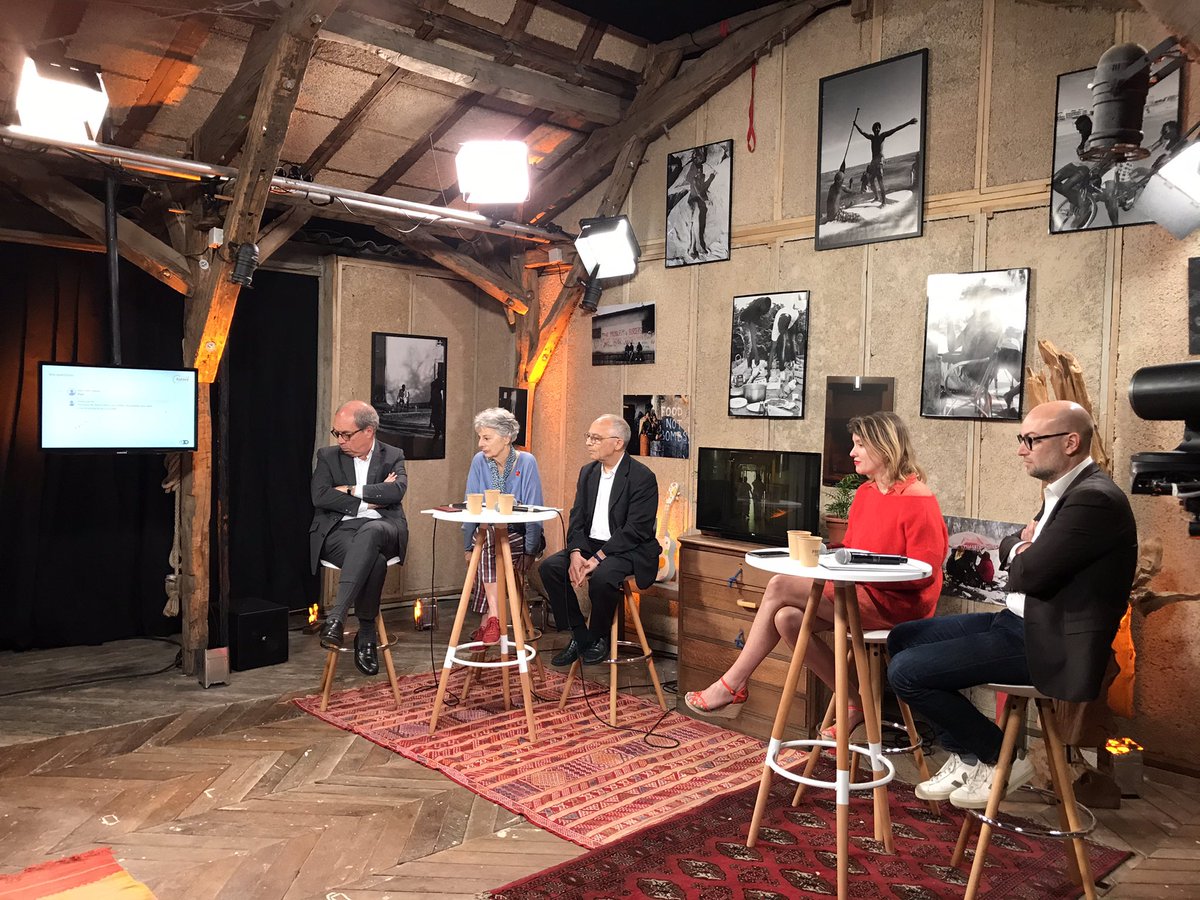 Un très beau plateau pour cet après-midi de convention. Conférence débat sur le rôle des associations dans la solidarité avec <a href="/PierreCoppey/">Pierre Coppey</a> <a href="/fguyot/">Florian Guyot</a> <a href="/AdeGuibert/">Armelle de Guibert</a> , Margot Manuellan, Bruno Cadore et des intervenants à distance : <a href="/nicomaestracci/">MAESTRACCI Nicole</a> <a href="/FrancoisSureau/">ほしづきよ</a> @CynthiaFleury...