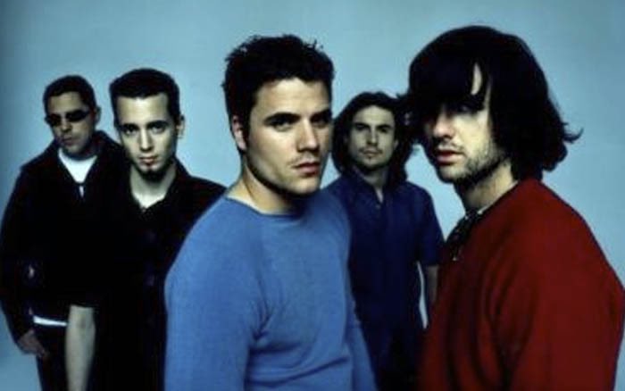 DaniMartinAstur's tweet photo. Hace 21 años, @_danielmartin_ publicaba su primer disco con “El Canto Del Loco”.

Más de 20 años de carrera y sonando siempre en las principales emisoras de nuestro país. Cambiando la vida de muchas personas gracias a sus letras. Pocos pueden decir eso 💥 https://t.co/z0wdpTCRx1