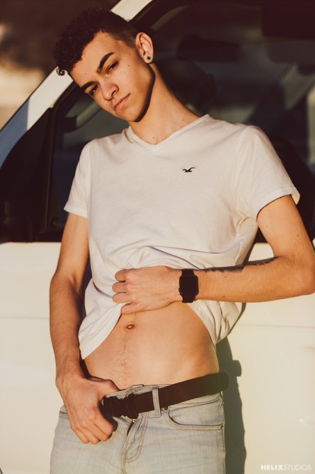 1 pic. Show my new @HelixStudios photoshoot some love by visiting https://t.co/wCPp9X2DdI . 

You won’t