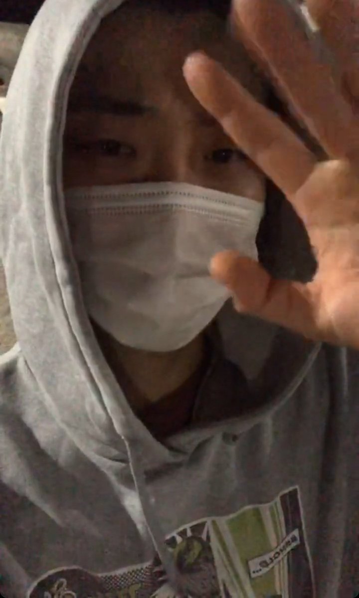 #Junhyuk gave us a salute as a goodbye and ended his live streaming.
-
#Junhyuk memberikan salam hormat sebagai tanda perpisahan dan mengakhiri streaming livenya. 

#CHOIJUNHYUK #최준혁 #준혁 #hotshotupina