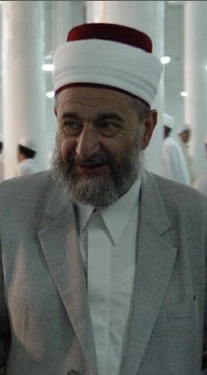 ShifaaQulub's tweet photo. Abu al-Darda’ (Allah be pleased with him) that the Messenger of Allah  ﷺ said,
“Scholars are the inheritors of the prophets.” [Related by Tirmidhi, Abu Dawud, Nasa’i, Ibn Maja, Ahmad, Ibn Hibban, &amp; others] Ibn al-Mulaqqin, Zayla`i, Ibn Hajar, &amp; others deemed it as Hasan or sahih https://t.co/Kg1wOEFXpV