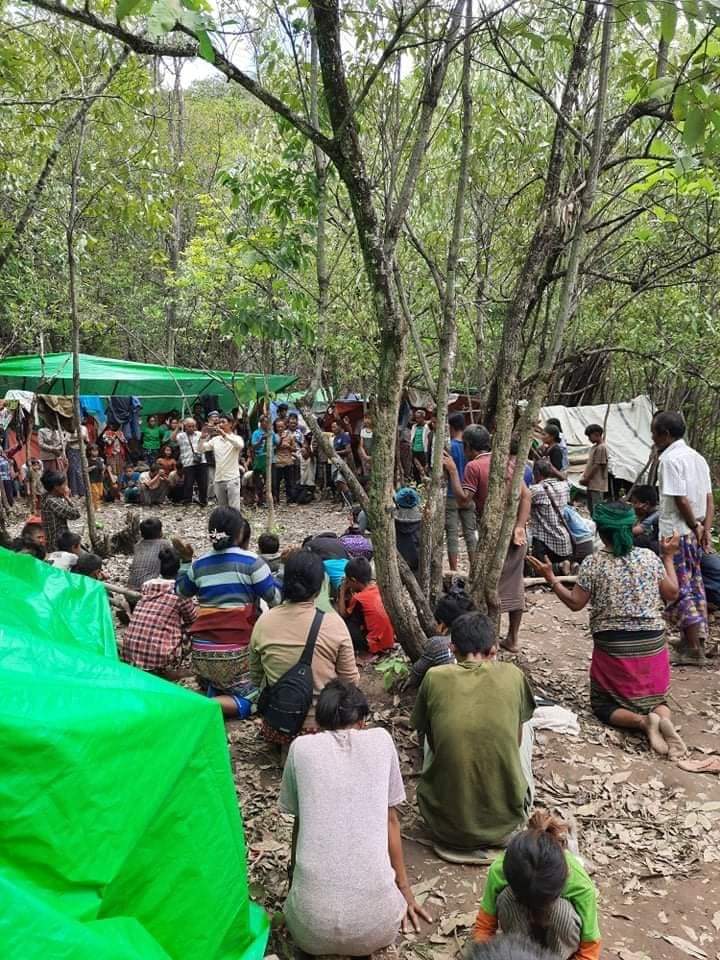 ZUNPYAEOO's tweet photo. More than 40,000 refugees have been displaced in Chin Region since the military coup in Myanmar, and refugees are facing major food shortages, according to a Chin human rights official.  #June23Coup #WorldRefugeeDay #WhatsHappeningInMyanmar https://t.co/Bspt9Gcr8p