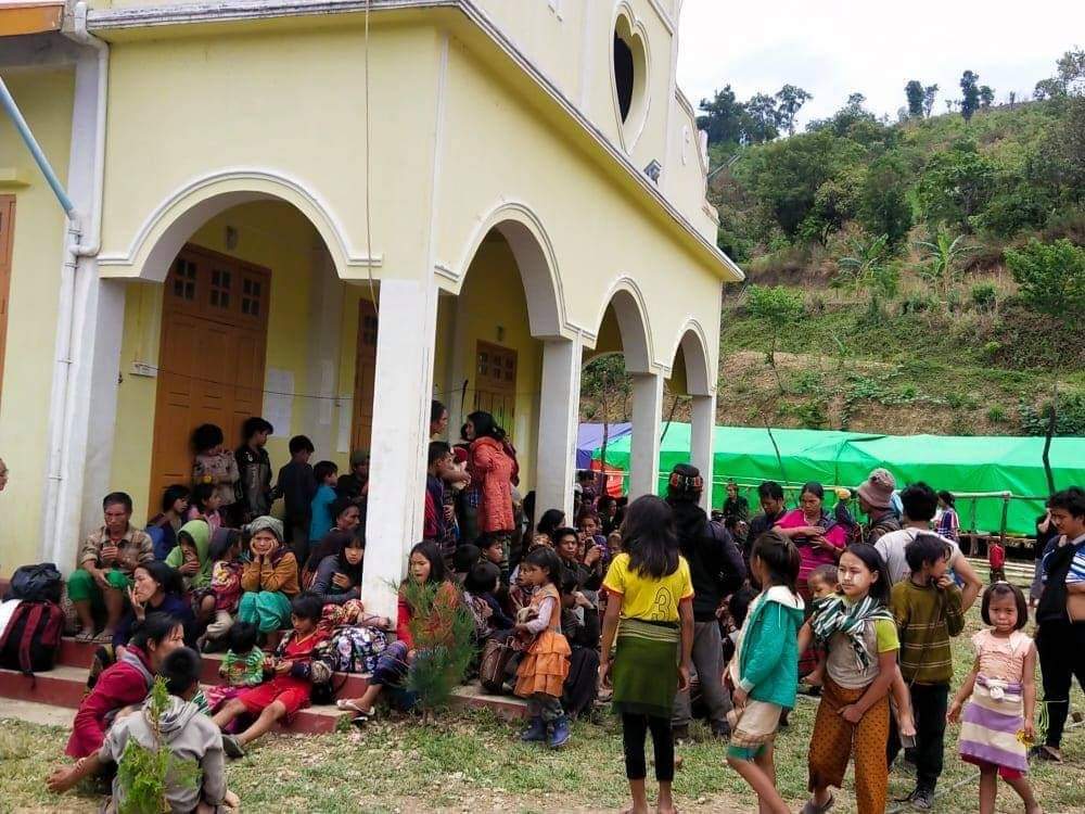 ZUNPYAEOO's tweet photo. More than 40,000 refugees have been displaced in Chin Region since the military coup in Myanmar, and refugees are facing major food shortages, according to a Chin human rights official.  #June23Coup #WorldRefugeeDay #WhatsHappeningInMyanmar https://t.co/Bspt9Gcr8p