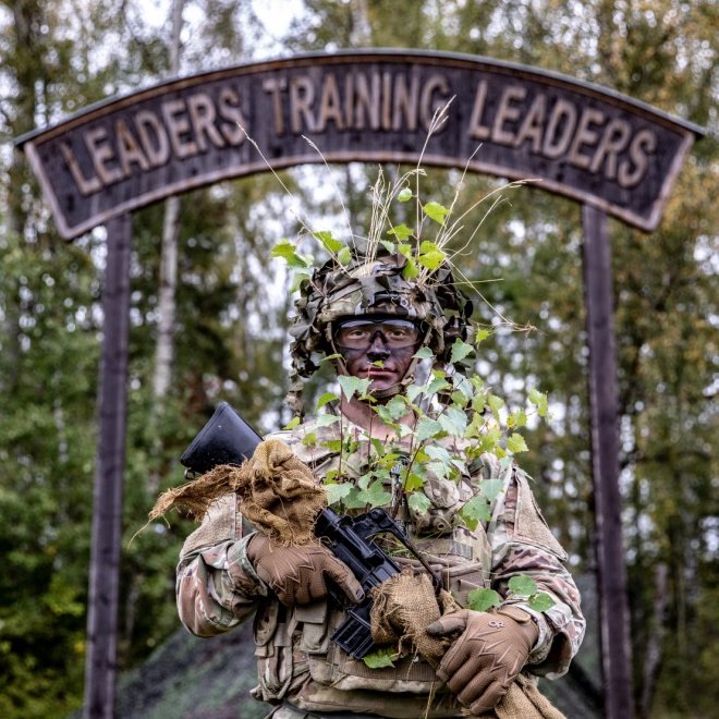 USArmy's tweet photo. I am an American #Soldier.

I am a warrior and a member of a team.

I serve the people of the United States, and live the #ArmyValues.

#SoldierCreed https://t.co/i29ixQz0nr