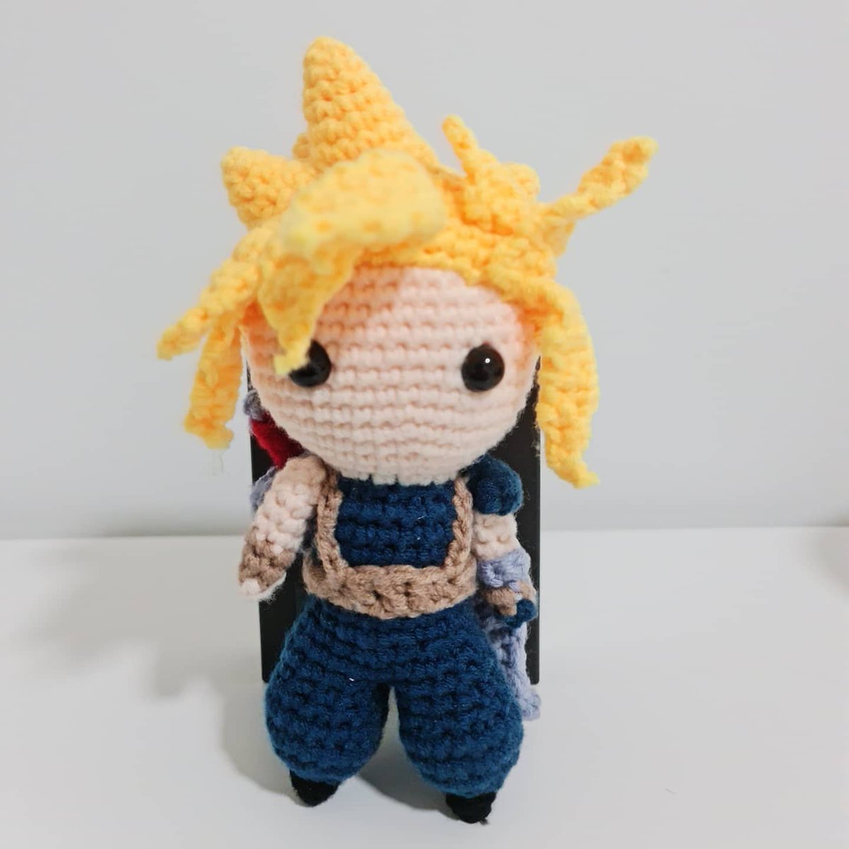 Sha5woll's tweet photo. Cloud Strife from @FinalFantasy

Pattern by @.kiwicrochets (ig)

#cloudstrife #finalfantasy #crochet #amigurumi #doll #plushie #keychain https://t.co/O3pqDQndzP