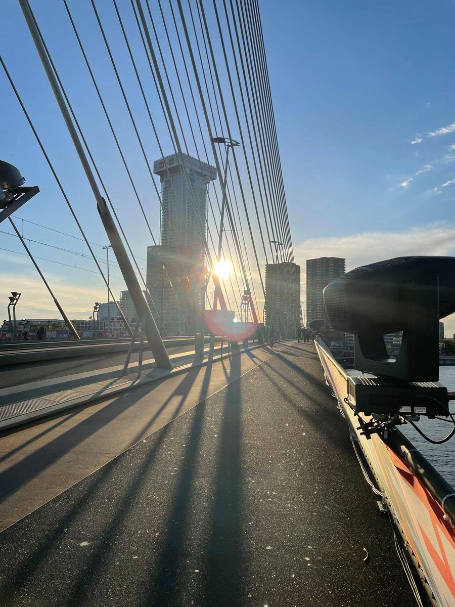 Dimatec_Light's tweet image. Lors du Concours de l&apos;Eurovision 2021 à Rotterdam, le pont Erasme a reçu des « ailes virtuelles » comme symbole de la liberté retrouvée et de l&apos;ouverture sur l&apos;avenir. Les #SharpyPlusAqua et les #SharpyPlus de @ClayPakyNews ont été utilisés pour illuminer le pont 🤩