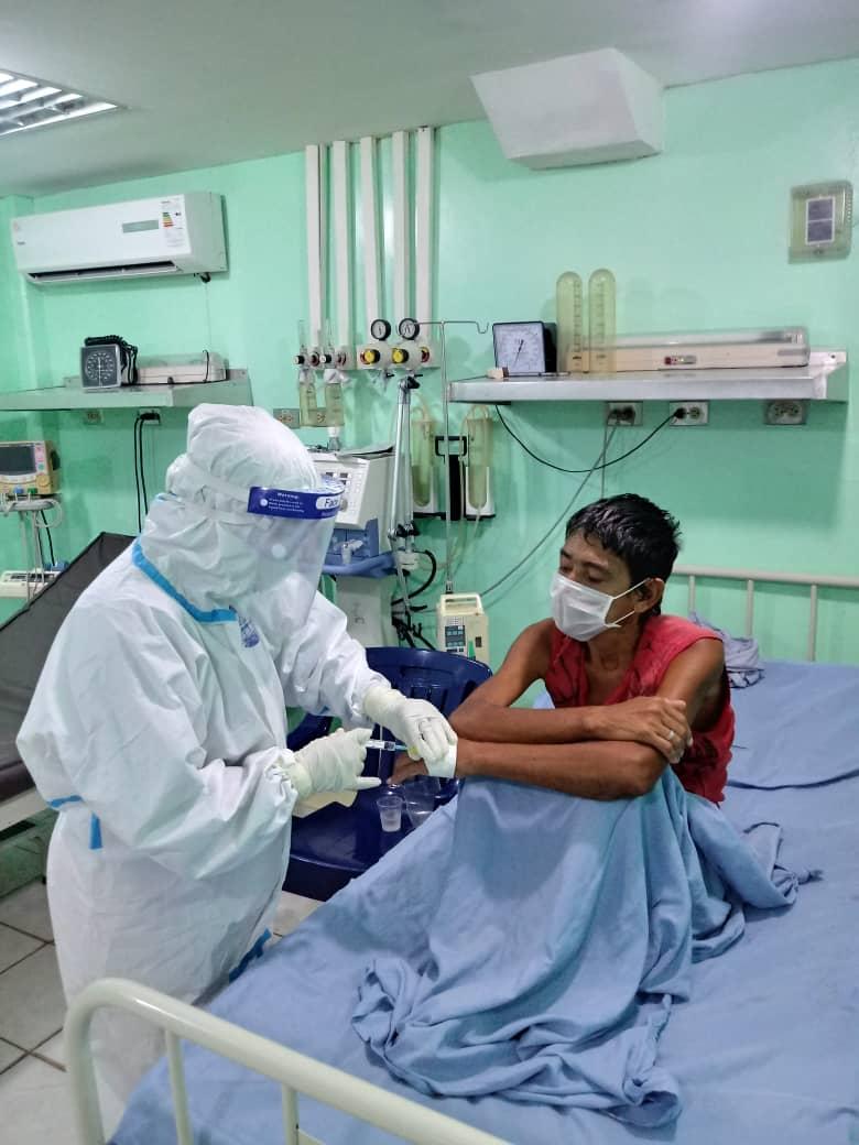 CdiGral's tweet photo. El bloqueo imperialista no ha 
podido evitar la presencia de 57 
brigadas del Contingente 
“Henry Reeve” en 40 países, con 
más de 4 mil 900 profesionales de 
la salud.
#EliminaElBloqueo #CubaCoopera #NoMásBloqueo @cubacooperaven @minsapcuba @cubacooperabol2 https://t.co/TYO3SXKzN8