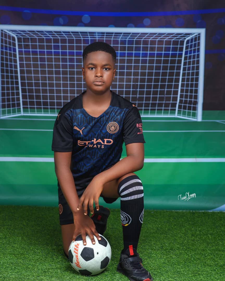 My handsome cousin Adedamola is 10 today. A die hard Manchester City fan. If this appears on your timeline kindly help retweet until <a href="/ManCity/">Manchester City</a> sees it...just a like from <a href="/ManCity/">Manchester City</a> will make his day..Happy birthday my boy
<a href="/labofide/">Dr Fidelis Ilélabóyè</a>