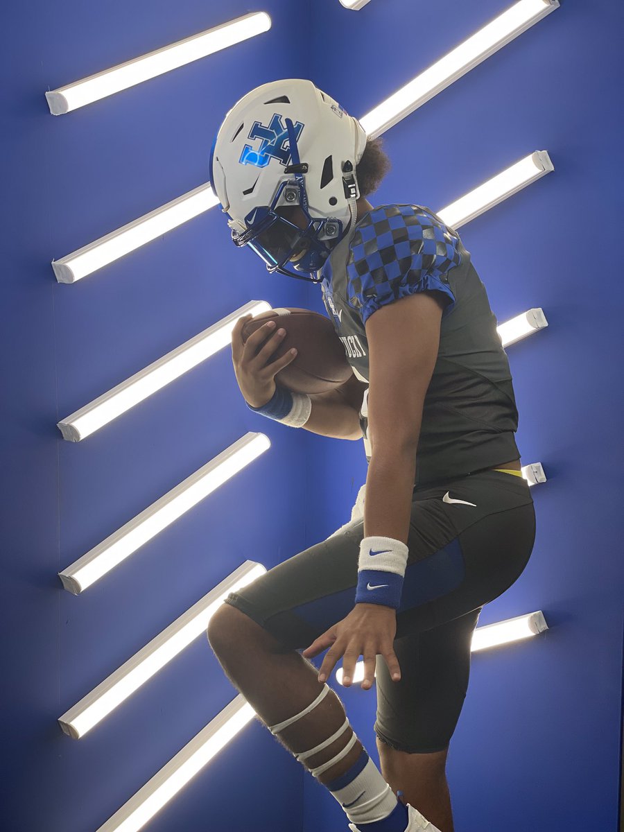 EHANDLEY06's tweet photo. AGTG! Blessed to Announce that I have received an offer to Continue my Athletic and Academic Career at the University of Kentucky!💙����                     @h5group @yvonda11  @LiamCoen @CoachJonSumrall @Fairfield_FB  @ChadSimmons_ @MDFNATION @dprice_qb17 @QBHitList @EdwardsCBS https://t.co/li7K5TThXf