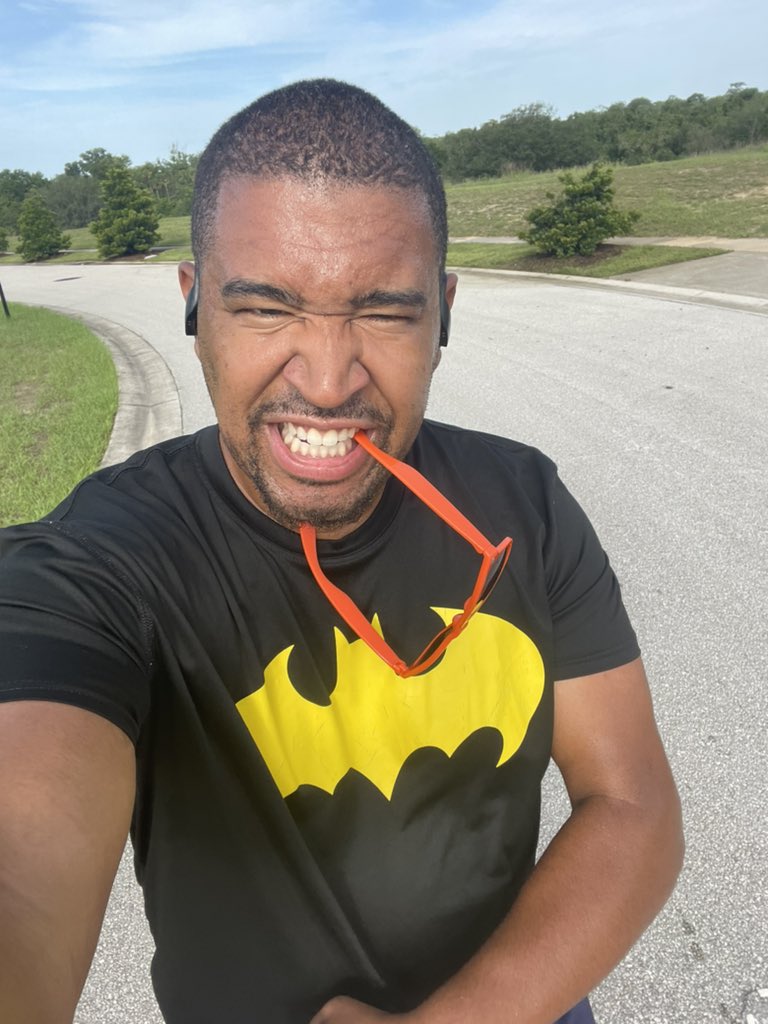 ThatsMrWhite's tweet photo. Day 4️⃣5️⃣4️⃣!!! #VacationWorkouts #ChaseYourInfinity @DCComics where’s my endorsement deal? @DCBatman @YouCantUntil @KimSandFit31 @DavidTWGoliath @Dallas_In_DC @IanBlairFal @thereallisaann @packersfan86 @TheFalFranchise @FalFather 1 mile 9:09 ..2 miles total 24:33 https://t.co/ubM9We1VXa