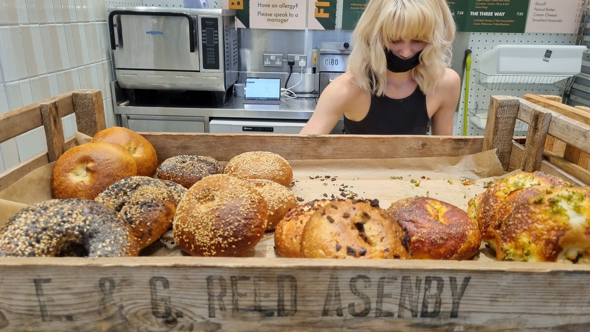 TaniaLove_FBs's tweet photo. Get yer chops round one of these 🥯
#DotBagels #FenwickNewcastle #foodhall
Opposite @ouseburncc @FenwickStores https://t.co/ojvkcBIC0e
