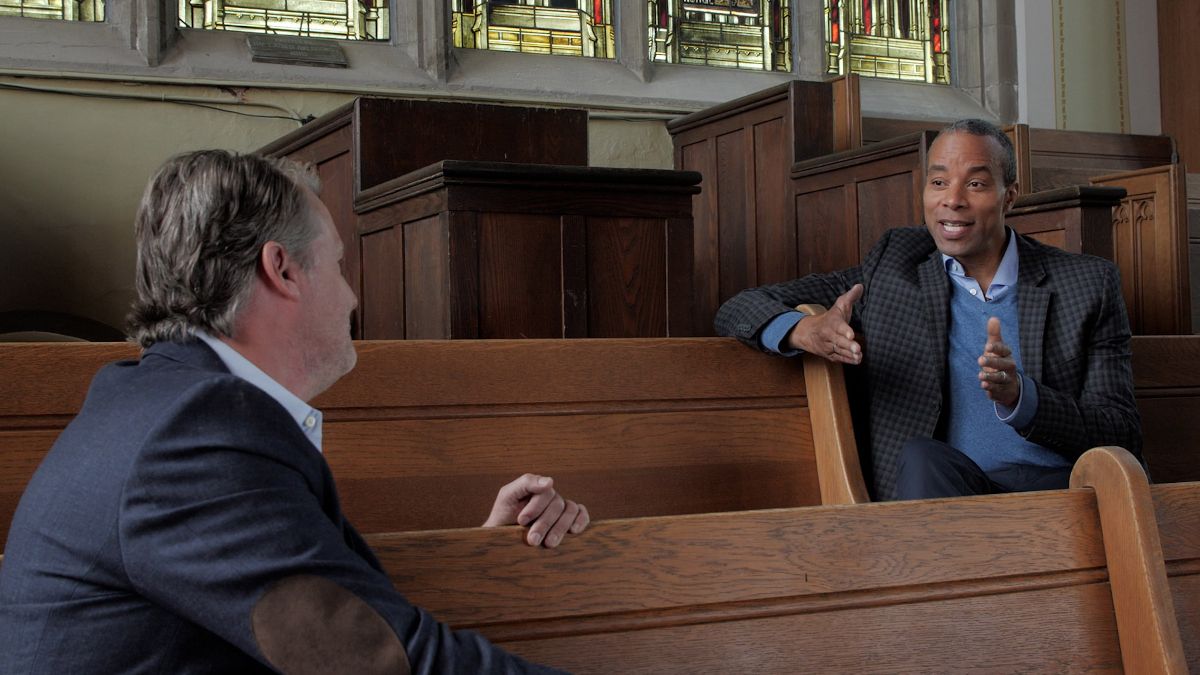 StratfordACC's tweet photo. The chatmeister -- Graham Abbey! Overhear some entertaining and thoughtful conversations. Find out more about your favourite artists. Tickets to Stratford Signatures are a great Father's Day present! Get them at https://t.co/YHxyugXJa3 @grabbey24 #fathersday #stratfordon https://t.co/OYPPNI1hYE