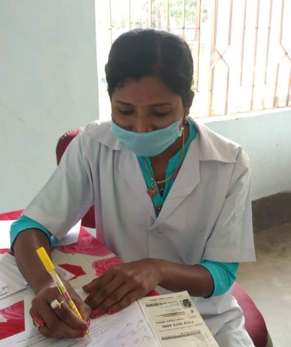 dmkhowai's tweet photo. Appreciation tweet for Smt. Anita Biswas, MPW of Maiganga Subcentre. She has been leading COVID testing, vaccination and case monitoring in her area with utmost dedication and professionalism. We are grateful to you Smt.Biswas🙏 Keep up the good work. #RespectForDuty https://t.co/ZvcvUyMrIL