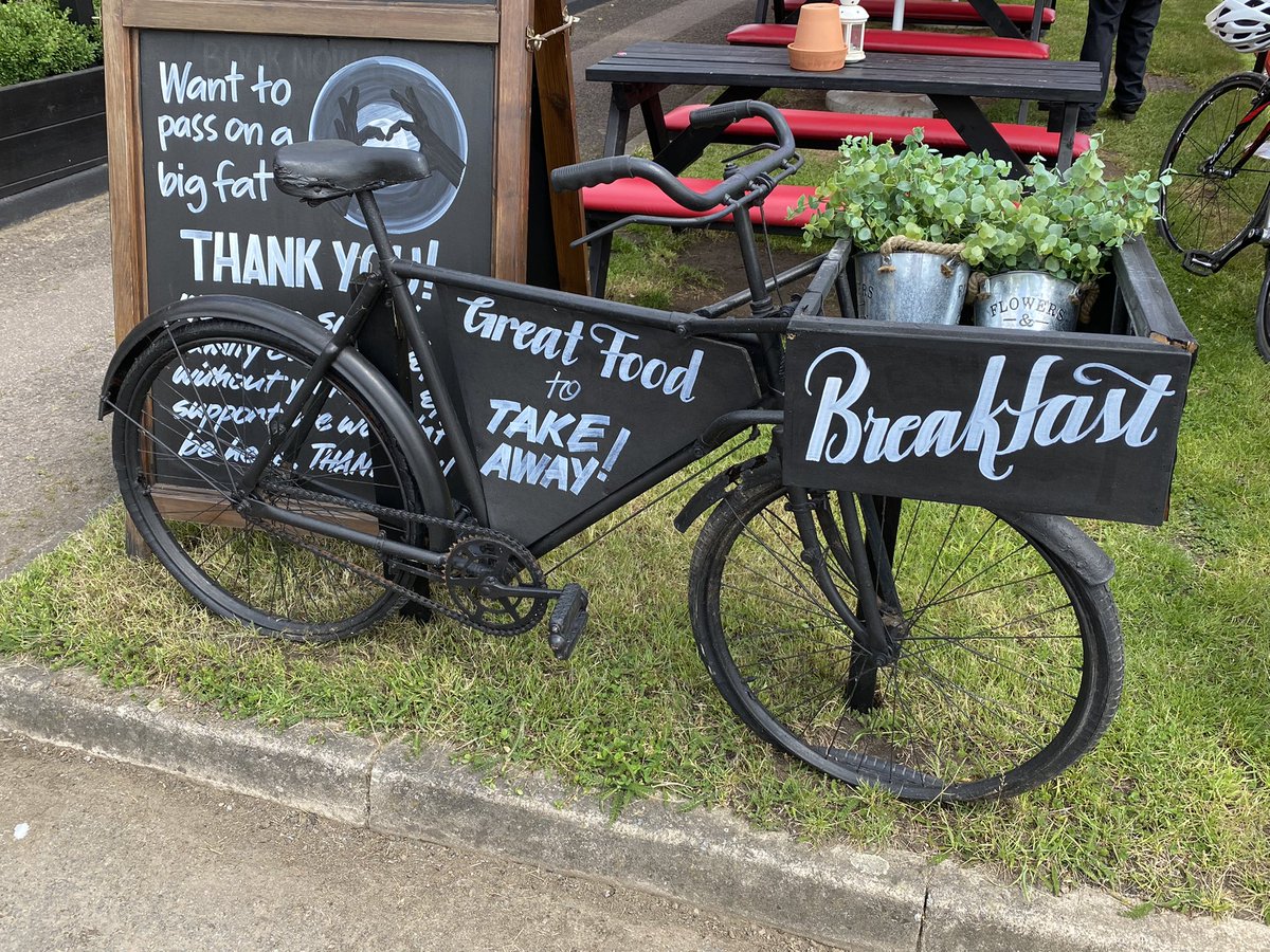 Nice day for a 🚴‍♂️ around Beds, Bucks &amp; Herts. 
First stop is the Wheatsheaf at Bow Brickhill for a pint of <a href="/HornesBrewery/">Hornes Brewery</a> Waimea Pacific Pale. 
The brewery itself is a stones throw away…though Ryan probably wouldn’t appreciate you lobbing stones at his brewery! 😜
Nice bike! 😍