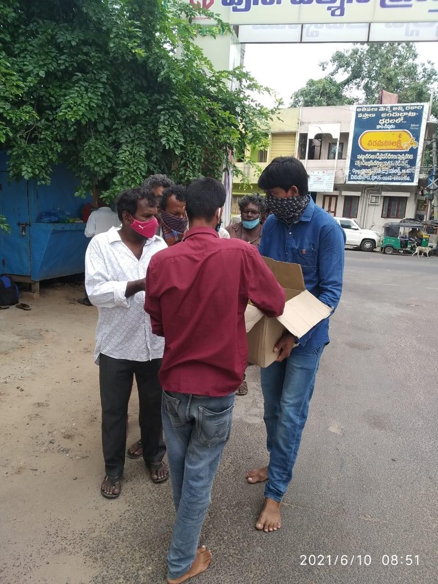 Saathifoundatio's tweet photo. In this pandemic we are with needy people COvid esential and food distribution by Saathi foundation @Sathifoundatio9 @sanjay157393349 @CMO_Odisha @dmkendrapara @kanak_news @Kalingatv @otvnews @NEWS7Odia @AnubhavMohanty_ https://t.co/ocBar0gOUc