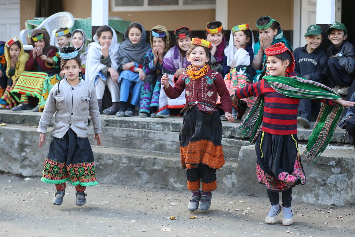 solforgpk's tweet photo. Some happy pictures from the #DOSTI learning sessions, to brighten up your day. ✨

DOSTI is a life skills sports based education initiative which was embedded in the #ILMPOSSIBLE: Take a Child to School programme in order to tackle low retention levels in primary schools. https://t.co/SmCWMUYn0H