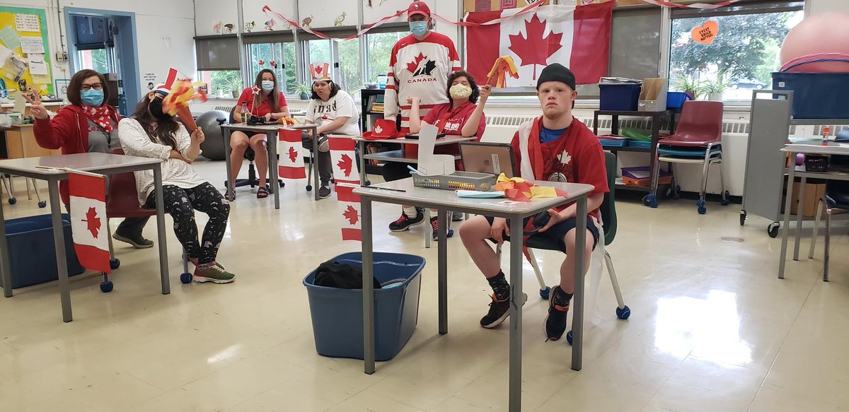 LimestoneDSB's tweet photo. Students from @Ernestown_LDSB School to Community class recently enjoyed an inspirational presentation by Kingston area @CDNParalympics swimmer Abi Tripp. Thanks, Abi, for sharing your journey. Best of luck this summer! #GoAbiGo #GoCanadaGo https://t.co/mswcLTvdO9